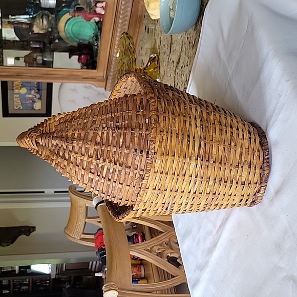 Unique Vintage Basket - Picture 5 of 8